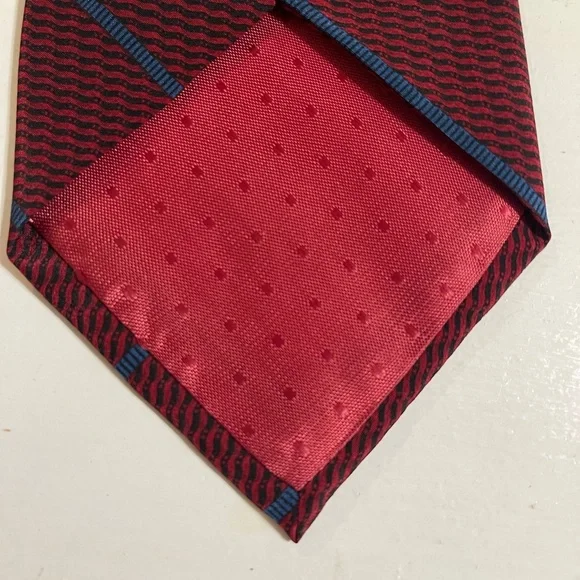 THREE VINTAGE TIES INCLUDING SATURDAY EVENING POST - Picture 9 of 15